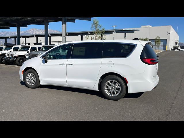 2024 Chrysler Pacifica Touring-L