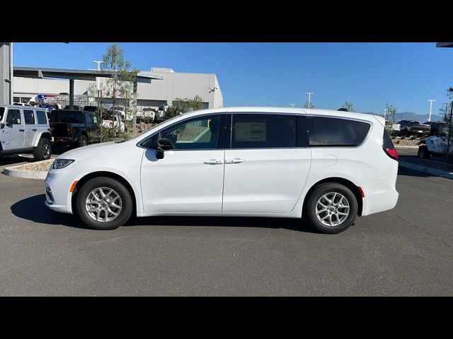 2024 Chrysler Pacifica Touring-L