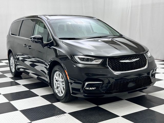 2024 Chrysler Pacifica Touring-L