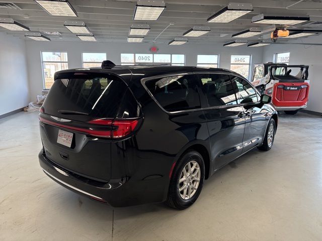2024 Chrysler Pacifica Touring-L