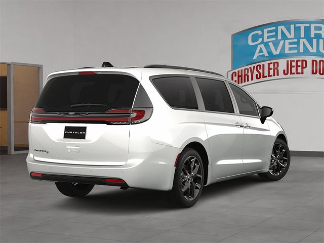 2024 Chrysler Pacifica Touring-L