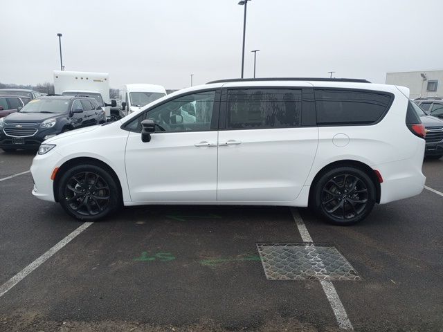 2024 Chrysler Pacifica Touring-L