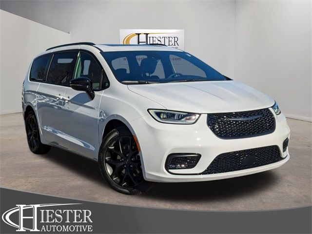 2024 Chrysler Pacifica Touring-L