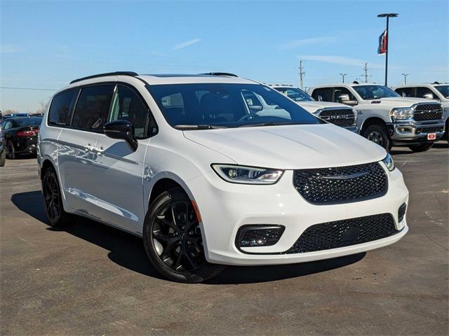 2024 Chrysler Pacifica Touring-L