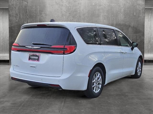 2024 Chrysler Pacifica Touring-L