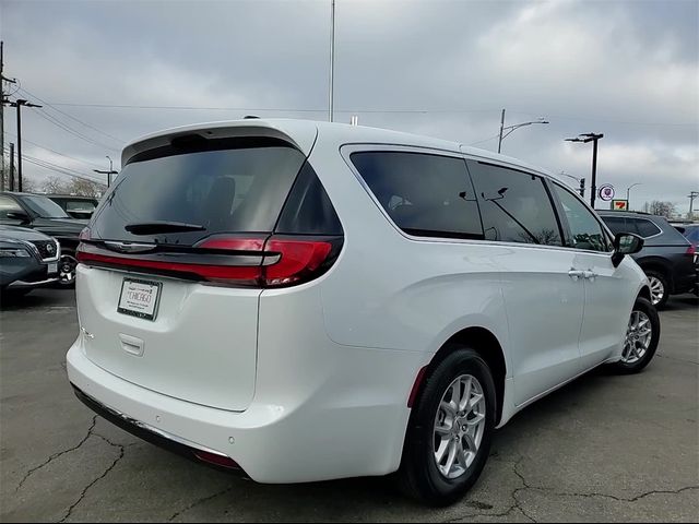 2024 Chrysler Pacifica Touring-L