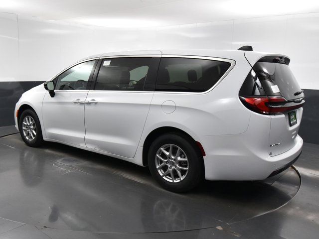 2024 Chrysler Pacifica Touring-L