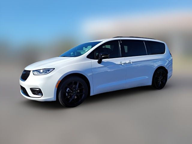 2024 Chrysler Pacifica Touring-L