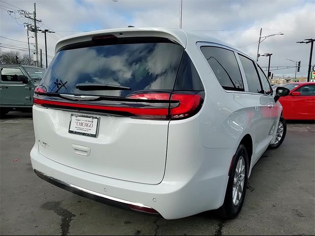 2024 Chrysler Pacifica Touring-L