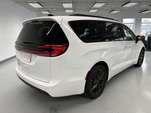 2024 Chrysler Pacifica Touring-L