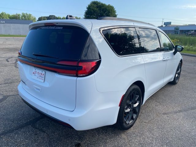 2024 Chrysler Pacifica Touring-L