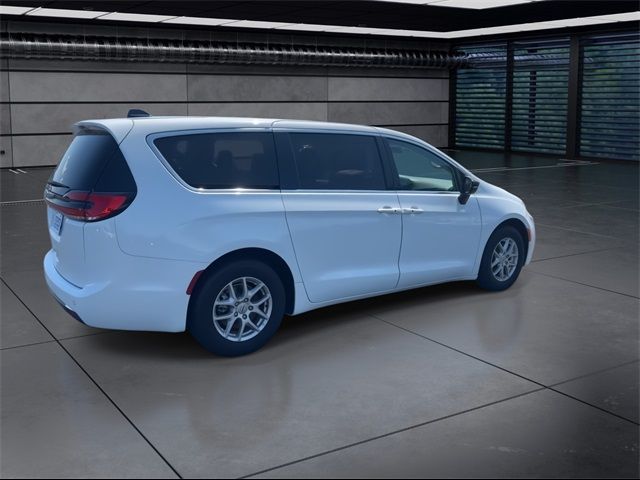 2024 Chrysler Pacifica Touring-L