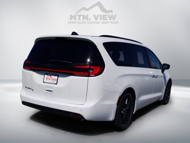 2024 Chrysler Pacifica Touring-L