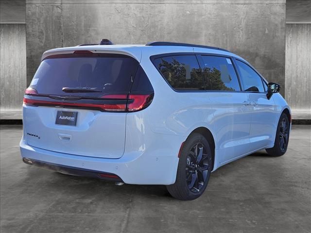 2024 Chrysler Pacifica Touring-L