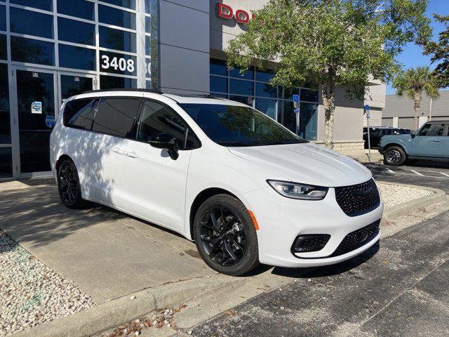 2024 Chrysler Pacifica Touring-L