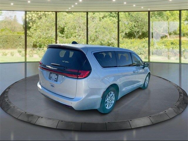 2024 Chrysler Pacifica Touring-L