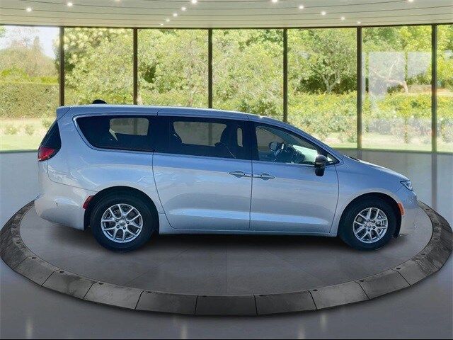 2024 Chrysler Pacifica Touring-L