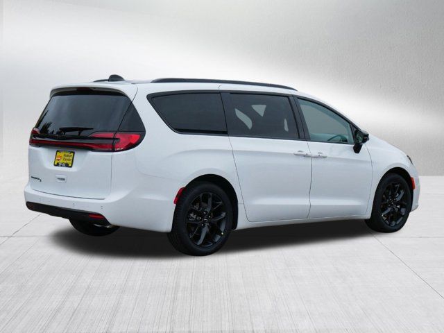 2024 Chrysler Pacifica Touring-L