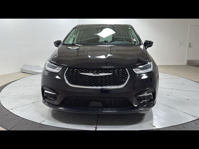 2024 Chrysler Pacifica Touring-L