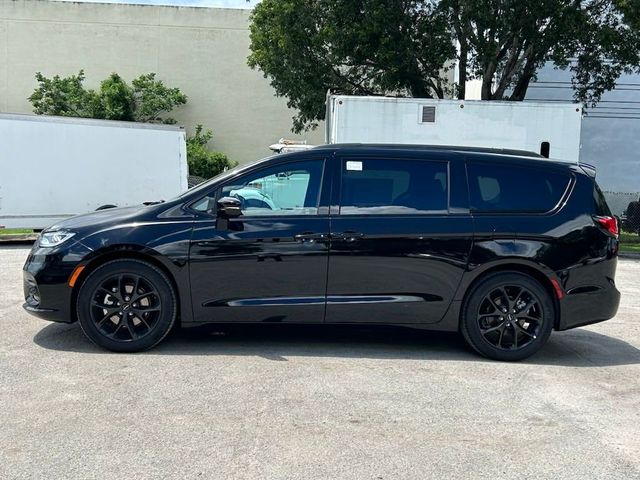 2024 Chrysler Pacifica Touring-L