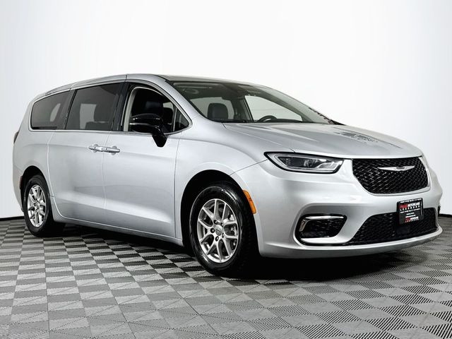 2024 Chrysler Pacifica Touring-L