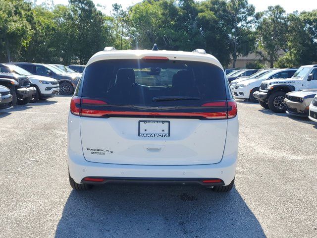 2024 Chrysler Pacifica Touring-L