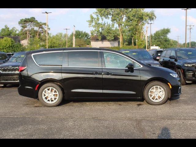 2024 Chrysler Pacifica Touring-L