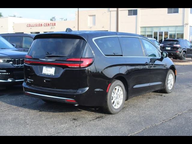 2024 Chrysler Pacifica Touring-L