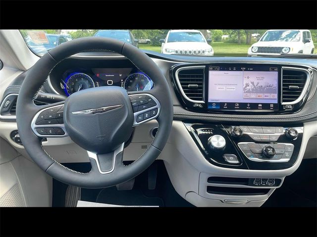 2024 Chrysler Pacifica Touring-L