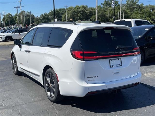 2024 Chrysler Pacifica Touring-L