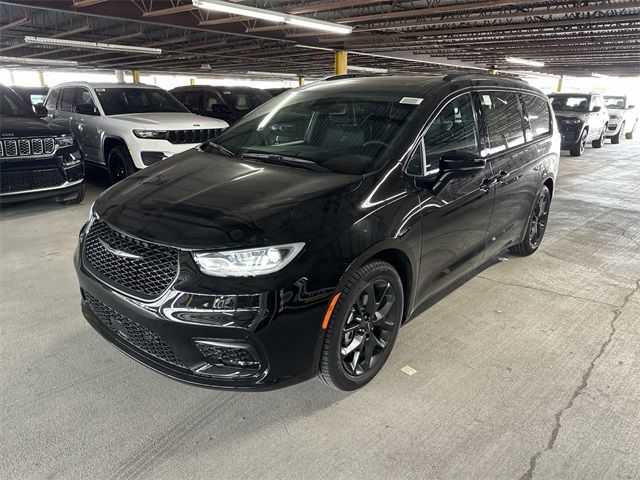 2024 Chrysler Pacifica Touring-L