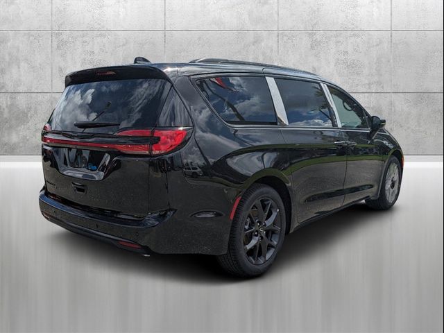 2024 Chrysler Pacifica Touring-L