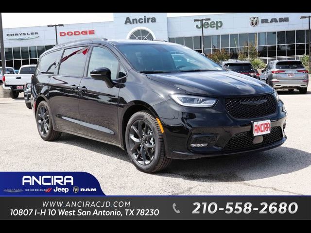 2024 Chrysler Pacifica Touring-L