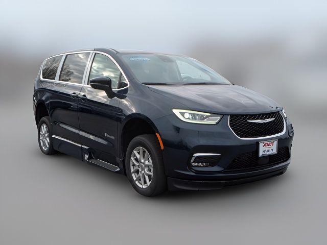 2024 Chrysler Pacifica Touring-L