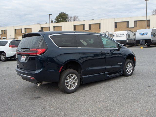 2024 Chrysler Pacifica Touring-L