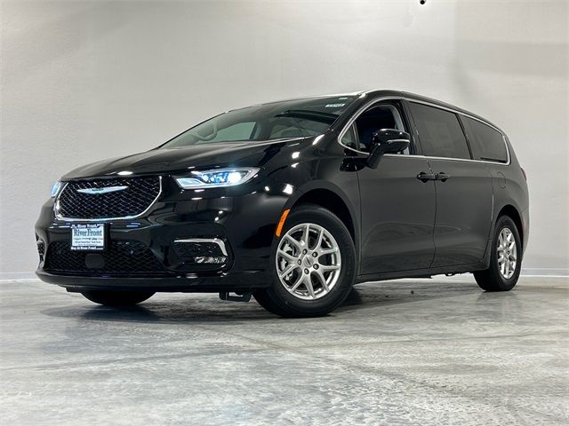 2024 Chrysler Pacifica Touring-L