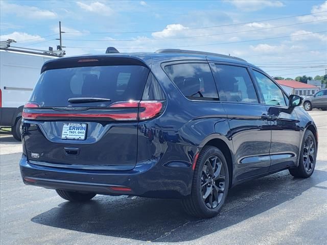 2024 Chrysler Pacifica Touring-L