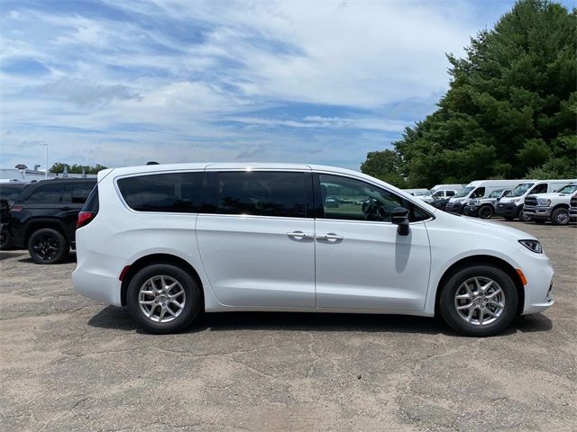 2024 Chrysler Pacifica Touring-L