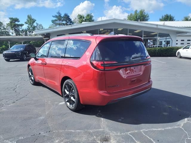 2024 Chrysler Pacifica Touring-L