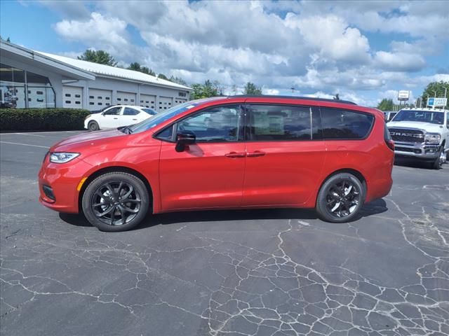 2024 Chrysler Pacifica Touring-L