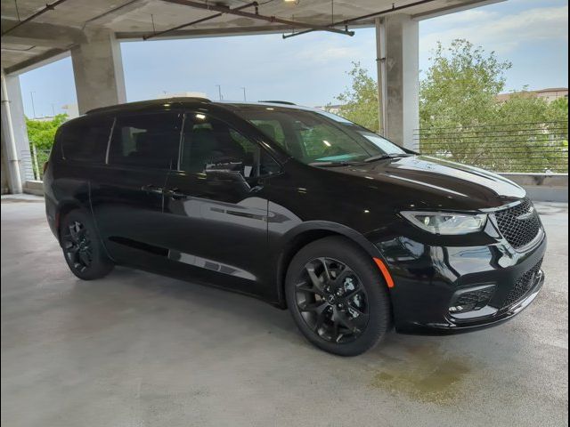 2024 Chrysler Pacifica Touring-L