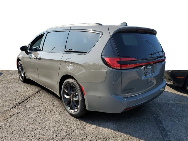 2024 Chrysler Pacifica Touring-L