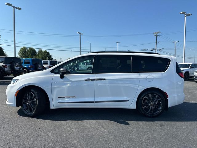 2024 Chrysler Pacifica Touring-L