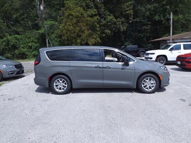 2024 Chrysler Pacifica Touring-L