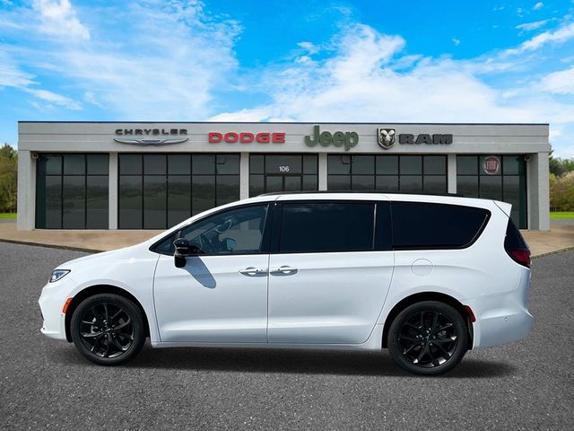 2024 Chrysler Pacifica Touring-L