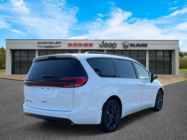 2024 Chrysler Pacifica Touring-L