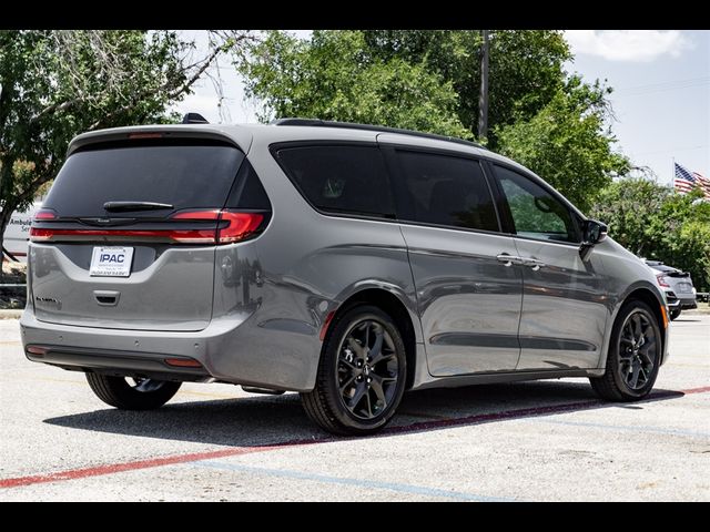 2024 Chrysler Pacifica Touring-L