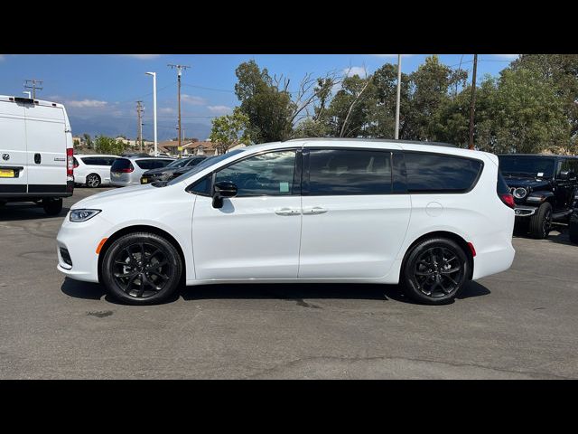 2024 Chrysler Pacifica Touring-L