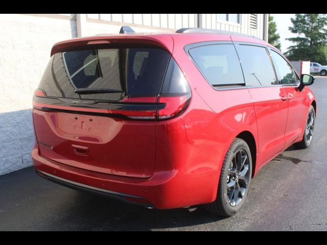 2024 Chrysler Pacifica Touring-L