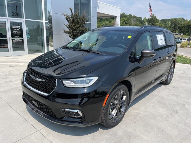 2024 Chrysler Pacifica Touring-L